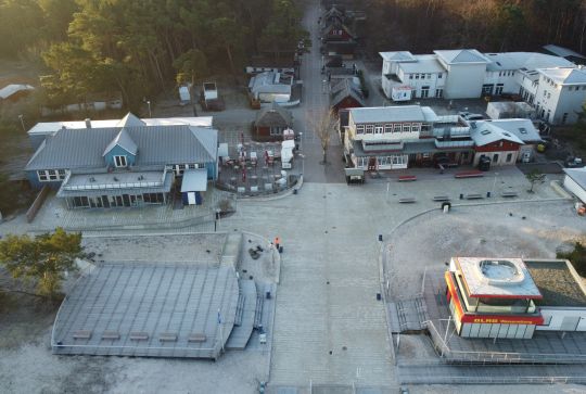 Prerow, Erneuerung des Seebrückenvorplatzes 1 02-25